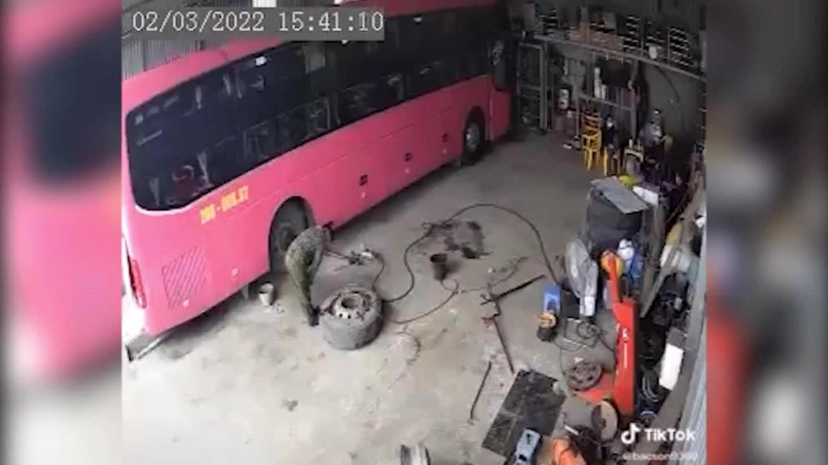 Lop o to phat no, hat vang nguoi dan ong xuong dat