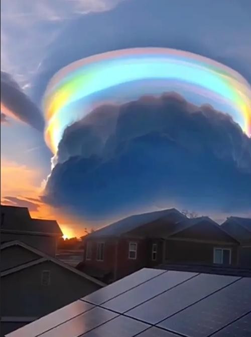 “Dai khan” mau cau vong bi an vat ngang bau troi o Trung Quoc