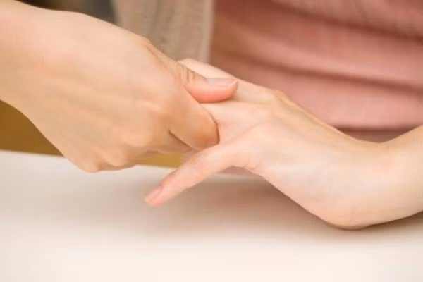 Nhin dang ban tay phu nu, biet ngay so menh tai ba, hau van sung suong-Hinh-3