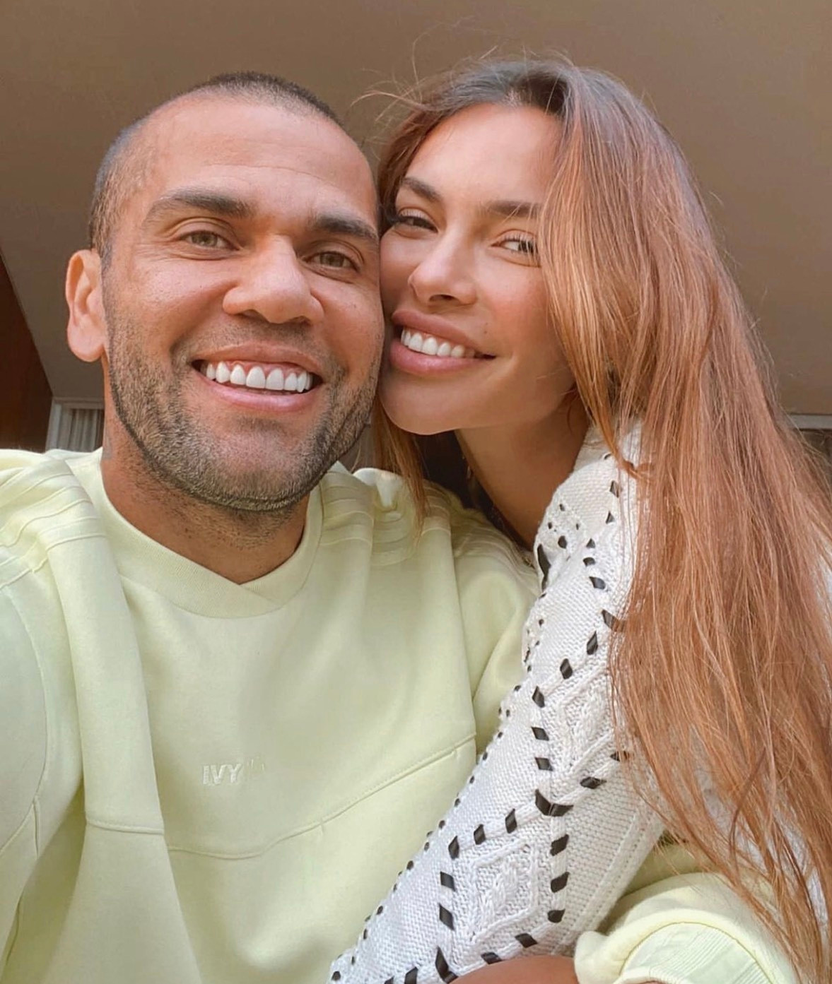 Đến năm 2015, Dani lần đầu gặp Joana qua sự giới thiệu của người bạn nhưng phải đến một năm sau, cả hai mới chính thức hẹn hò.