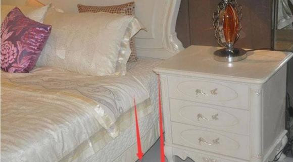 Phong thủy tin rằng việc bố trí này không chỉ có lợi cho việc nâng cao trí tuệ của người ngủ mà còn có thể cải thiện chất lượng giấc ngủ một cách hiệu quả.