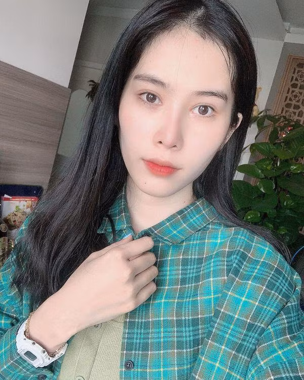 Nguoc doi nhu Nam Em: Trang diem lien tuc bi che tham hoa-Hinh-3