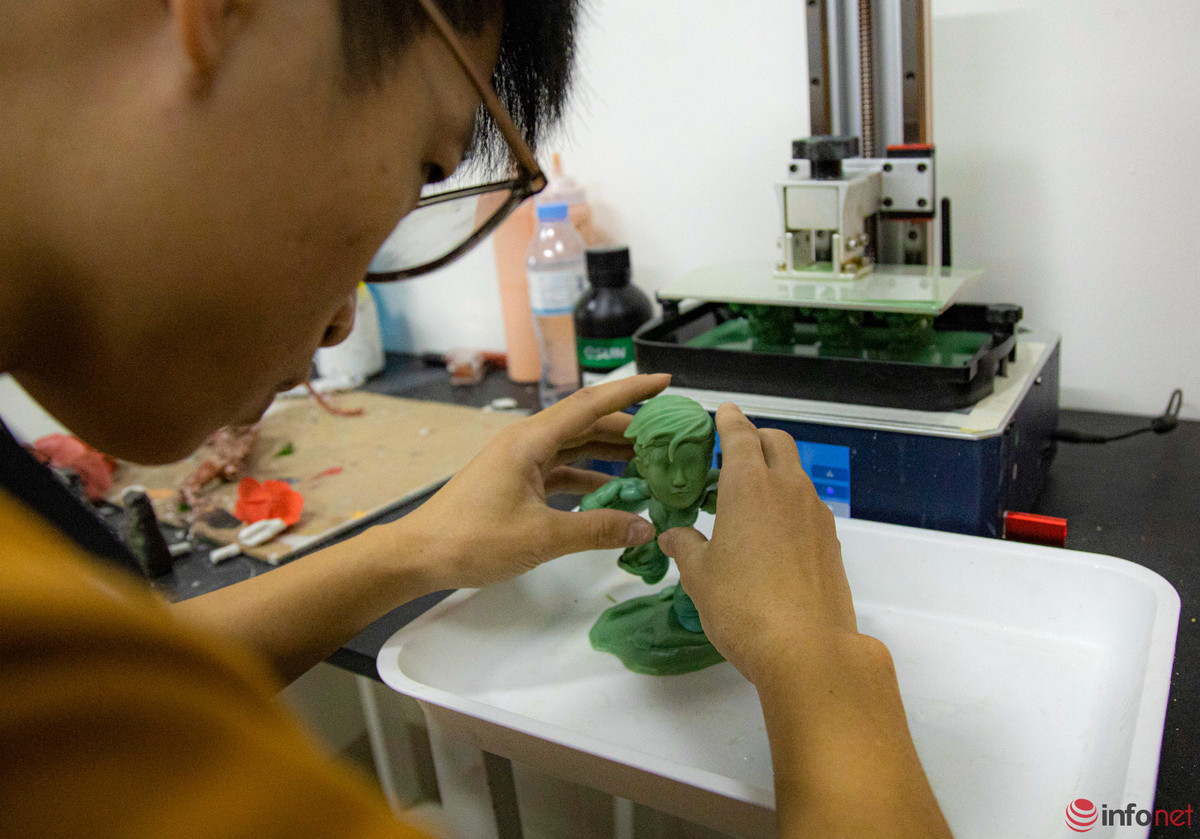 Mỗi bức tượng mini là một sản phẩm độc đáo được chế tác theo hình ảnh mà khách gửi tới. Càng nhiều hình ảnh càng thuận tiện cho công tác dựng hình 3D.