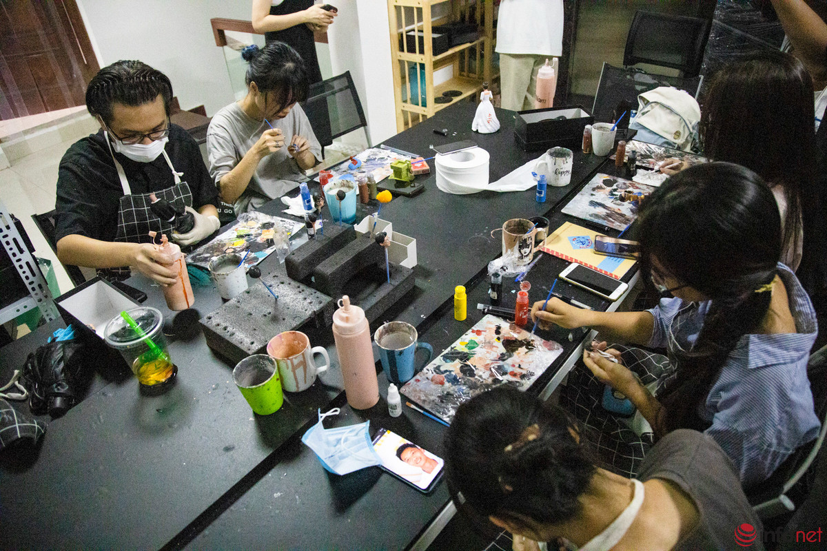 Được biết, tượng người mini là quà tặng phổ biến ở Mỹ, châu Âu,…, sản phẩm này ở nước ngoài có giá hàng chục triệu đồng.