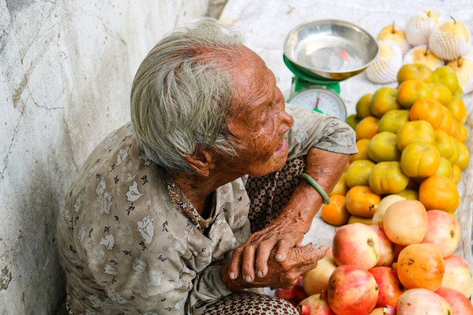 9 con khong nuoi duoc me, cu ba 92 tuoi ban dao muu sinh-Hinh-3