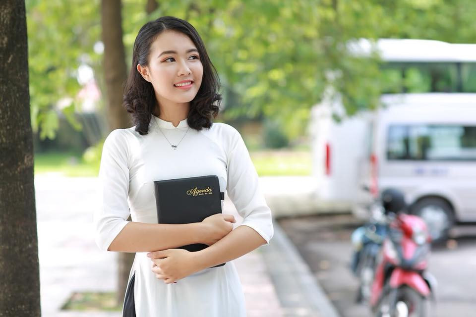 Thủ khoa ĐH Kinh tế Quốc dân vào chung kết Hoa hậu Việt Nam 2022 - Hình 7 Thu khoa DH Kinh te Quoc dan vao chung ket Hoa hau Viet Nam 2022-Hinh-7