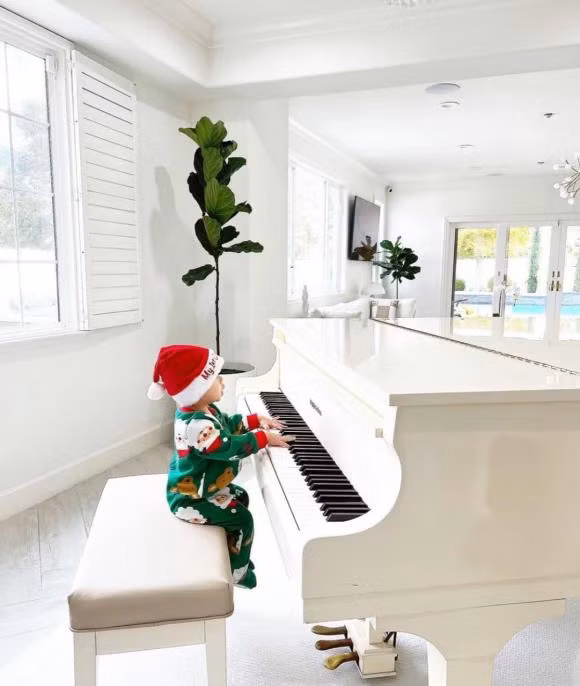 Pham Huong khoe anh con trai tap danh dan cuc dang yeu