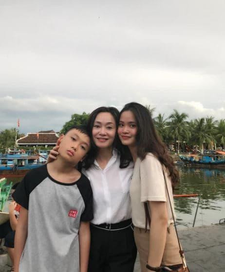 Quach Thu Phuong 'Huong vi tinh than' khoe con trai lon phong phao