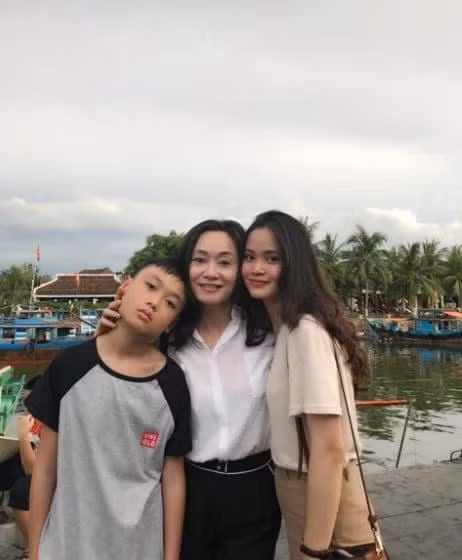 Quach Thu Phuong 'Huong vi tinh than' khoe con trai lon phong phao