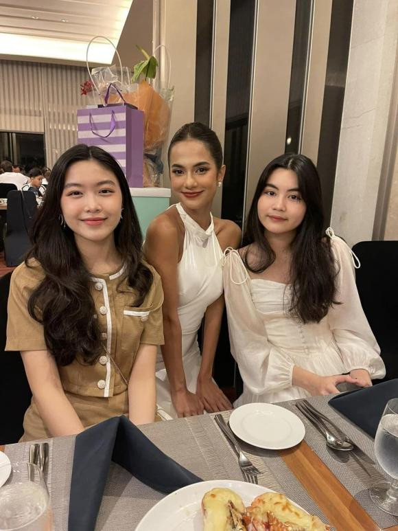 Hai ai nu nha Quyen Linh dien trang phuc truyen thong-Hinh-5