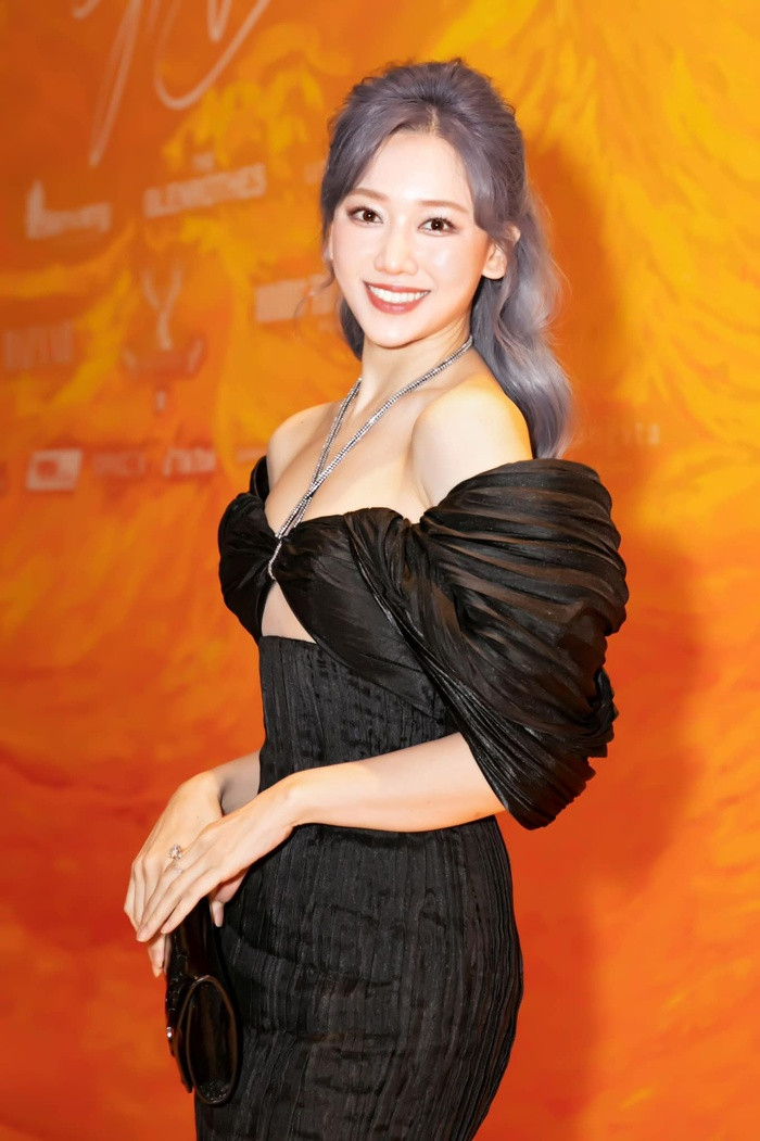 Đăng dòng trạng thái, netizen tưởng Hari Won mệt mỏi vì chồng - Hình 3 Dang dong trang thai, netizen tuong Hari Won met moi vi chong-Hinh-3