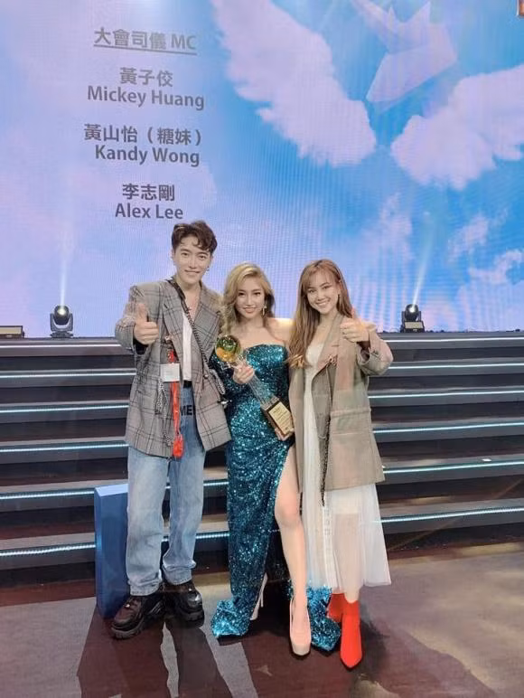 Sao Viet va nhung man trinh dien 