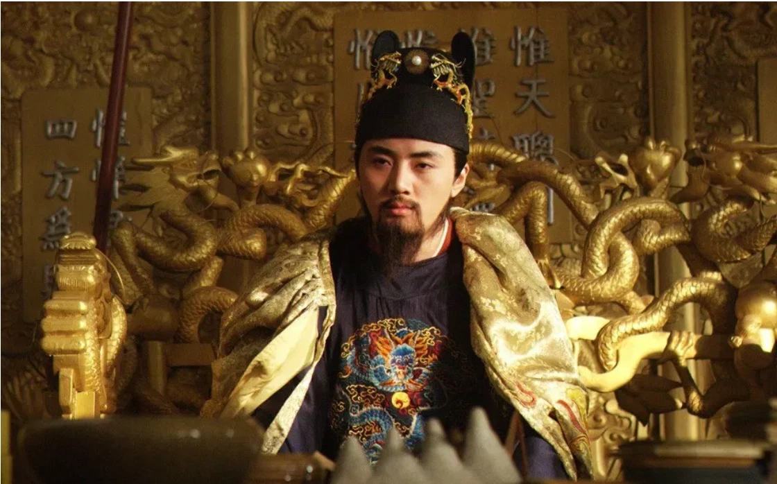 Phi tần bị phạt bỏ đó, thái giám bàng hoàng khi tới "nhặt xác" Phi tan bi phat bo do, thai giam bang hoang khi toi