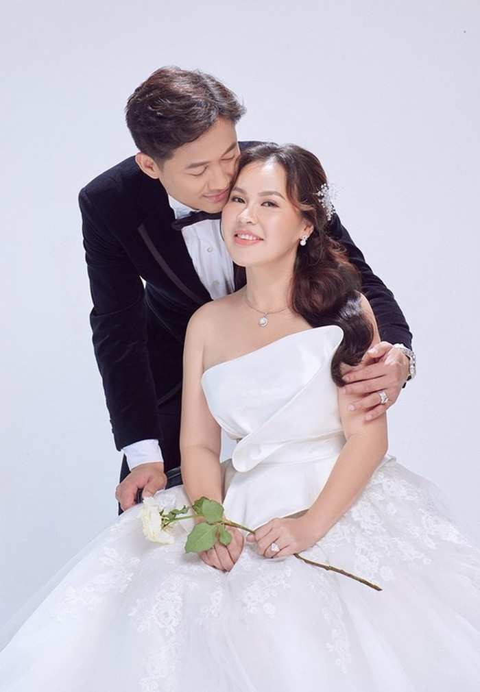 Các sao nam Vbiz lấy vợ hơn tuổi giờ ra sao? Cac sao nam Vbiz lay vo hon tuoi gio ra sao?