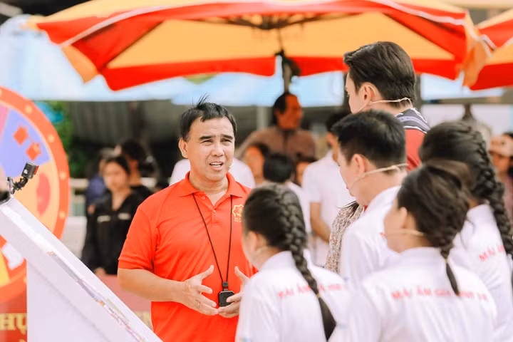 MC Quyền Linh tiết lộ con gái út 'đắt show' hơn cả bố - Hình 2 MC Quyen Linh tiet lo con gai ut 'dat show' hon ca bo-Hinh-2