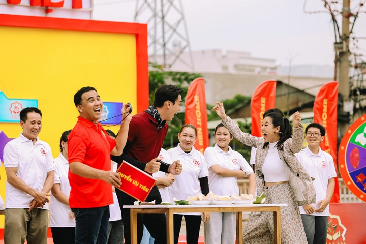 MC Quyền Linh tiết lộ con gái út 'đắt show' hơn cả bố - Hình 3 MC Quyen Linh tiet lo con gai ut 'dat show' hon ca bo-Hinh-3