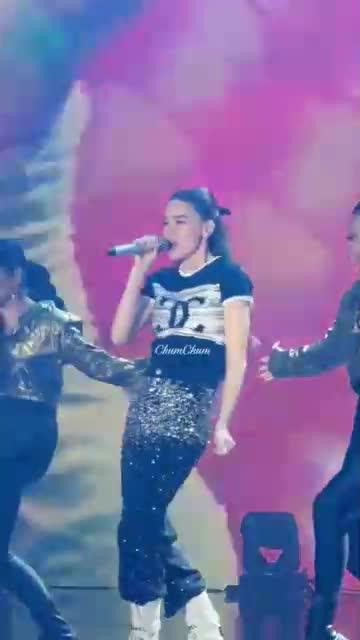 Ho Ngoc Ha dien cay do hieu di dien van bi che nhu do ngu?