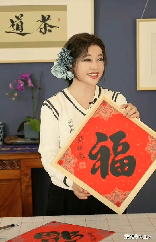 Choang voi ve dep cua Luu Hieu Khanh o do tuoi U70-Hinh-5