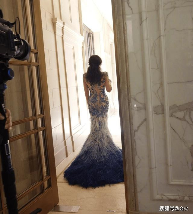 Choang voi ve dep cua Luu Hieu Khanh o do tuoi U70