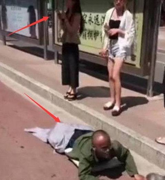 Vo tinh giam len quan nguoi an xin tan tat, co gai khong ngo...