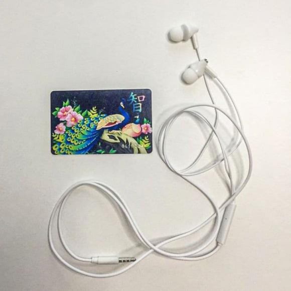 Dung tai nghe co day nhung ban da biet gap dung chua?-Hinh-7