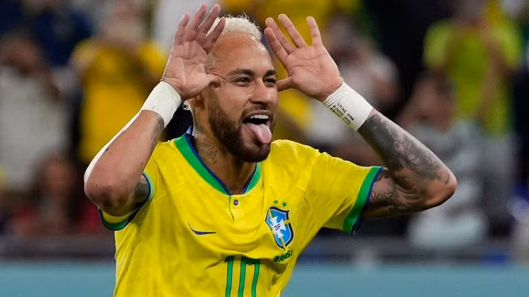 Neymar khong chi da bong hay ma con la quy ong thoi trang