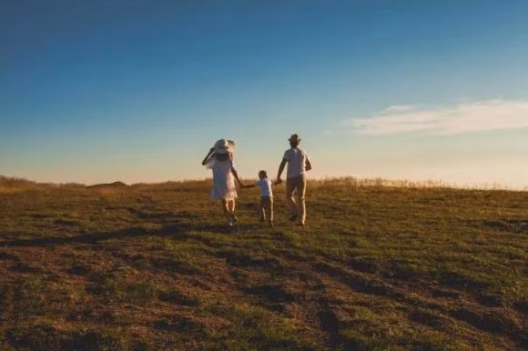  Hiếu thuận không so đo với anh em. Đạo hiếu là việc nên làm, việc hiếu của mình không liên quan gì đến người khác, việc của bạn là làm tròn bổn phận của mình. Mỗi người đều có những cách khác nhau để thể hiện lòng hiếu thảo với cha mẹ và báo hiếu với cha mẹ hoàn toàn là tùy ý của mỗi người, nếu đem chuyện này ra so sánh với anh chị em, lòng hiếu thảo cũng trở nên vô nghĩa.