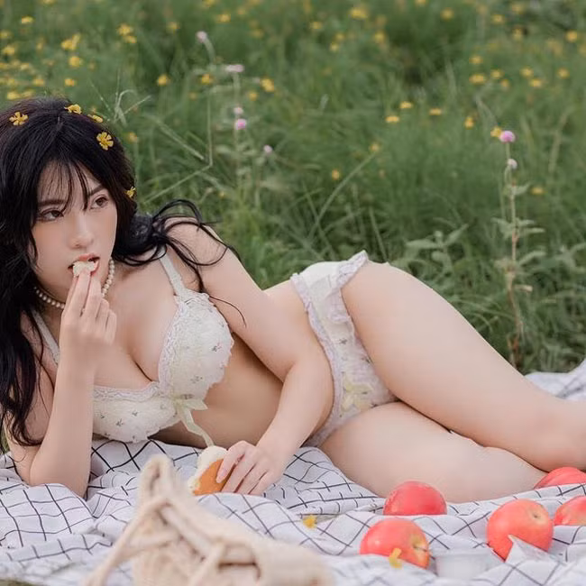 Uyên Camitie có niềm đam mê đặc biệt với nghệ thuật.