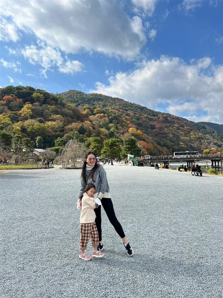 ặc biệt khi chụp cùng con gái Bồ Câu, người hâm mộ còn cho rằng Phan Như Thảo trẻ trung như chị của con gái.