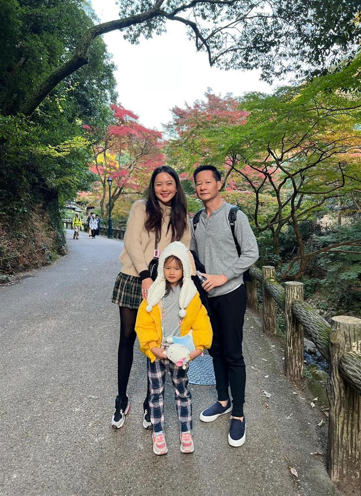 Phan Như Thảo mặc váy ngắn khoe chân cực phẩm bên chồng đại gia Phan Nhu Thao mac vay ngan khoe chan cuc pham ben chong dai gia