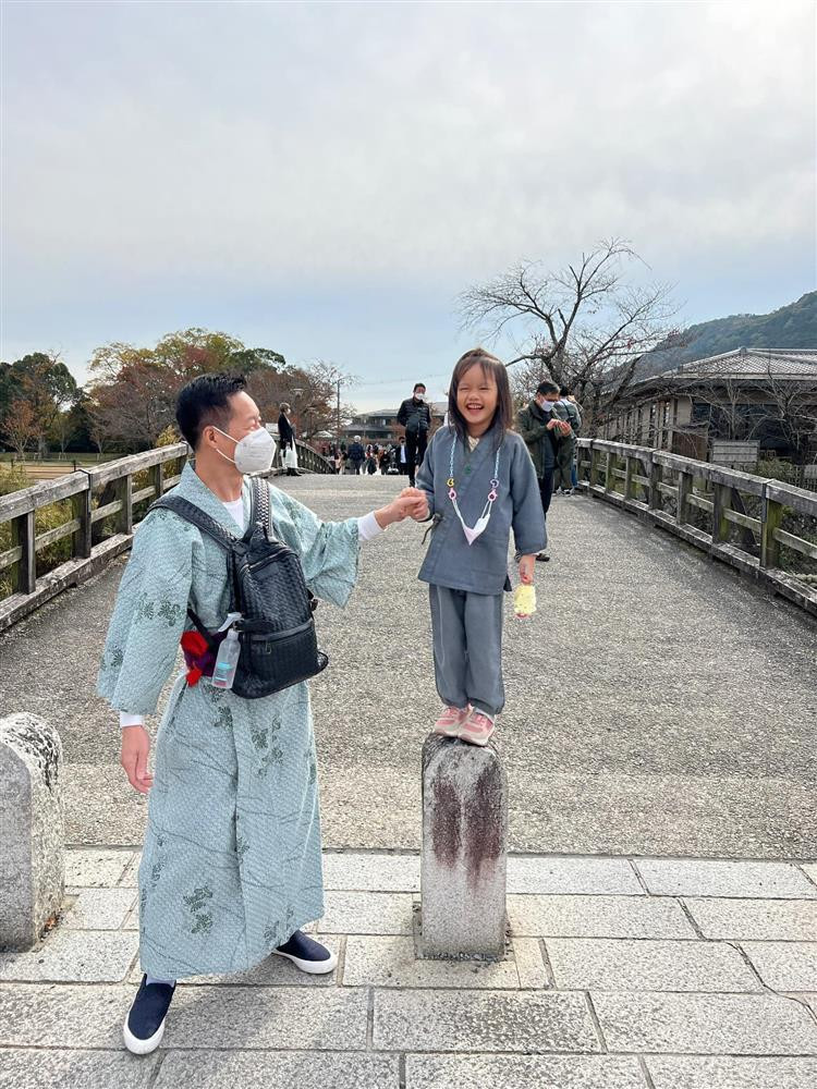 ồ Câu đã 6 tuổi, trong mắt bố là bé gái cá tính nhưng rất điệu đà.