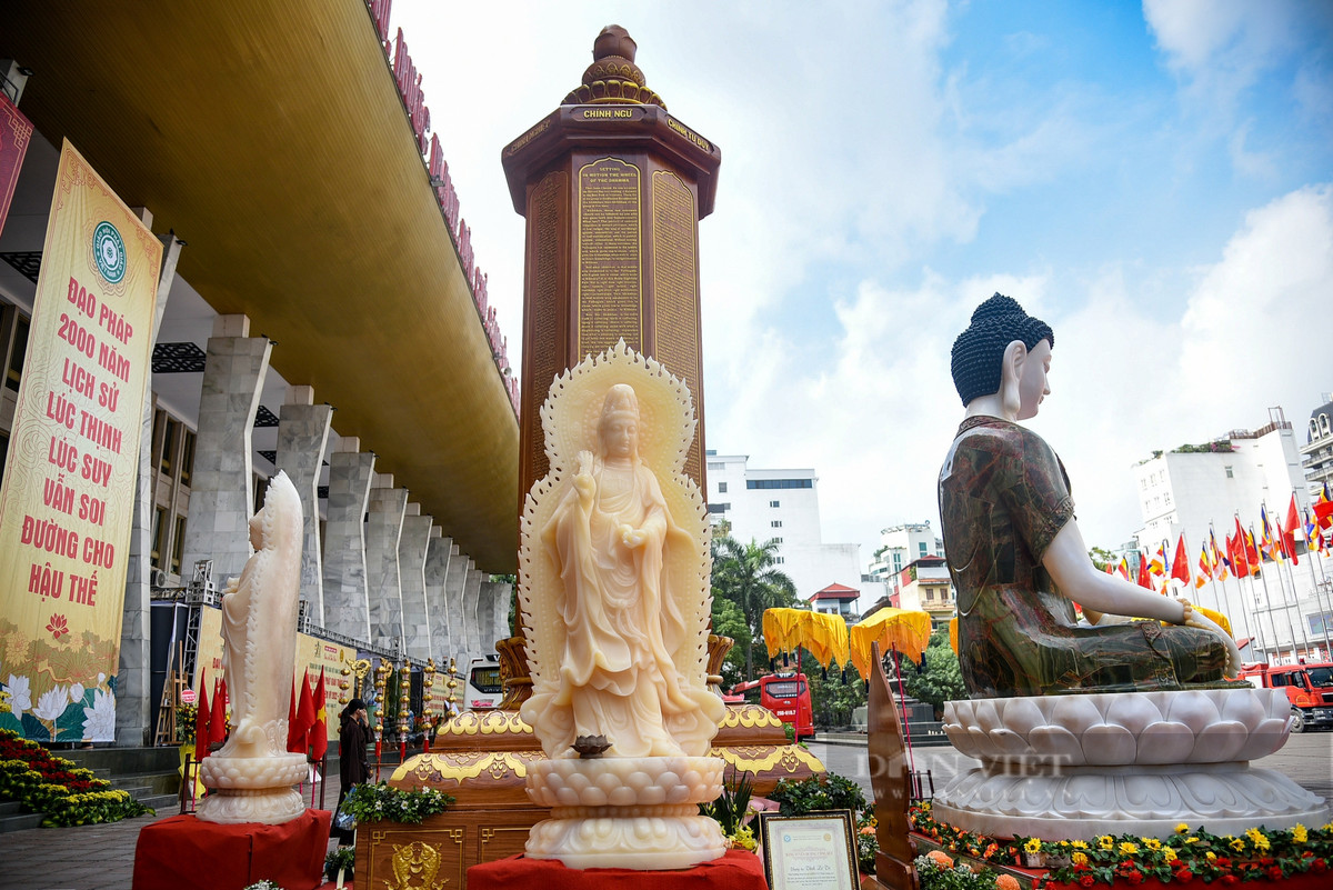 Cũng theo Thượng tọa Thích Thọ Lạc, đây là triển lãm đầu tiên giới thiệu được đầy đủ chư tôn giáo phẩm lãnh đạo Hội đồng Chứng minh, Hội đồng Trị sự và các ban, viện trung ương của Giáo hội Phật giáo Việt Nam từ khi thành lập năm 1981 đến nay và cũng là lần đầu tiên giới thiệu đầy đủ các hoạt động tiêu biểu của 13 ban, viện trung ương và Giáo hội Phật giáo Việt Nam 63 tỉnh, thành phố.