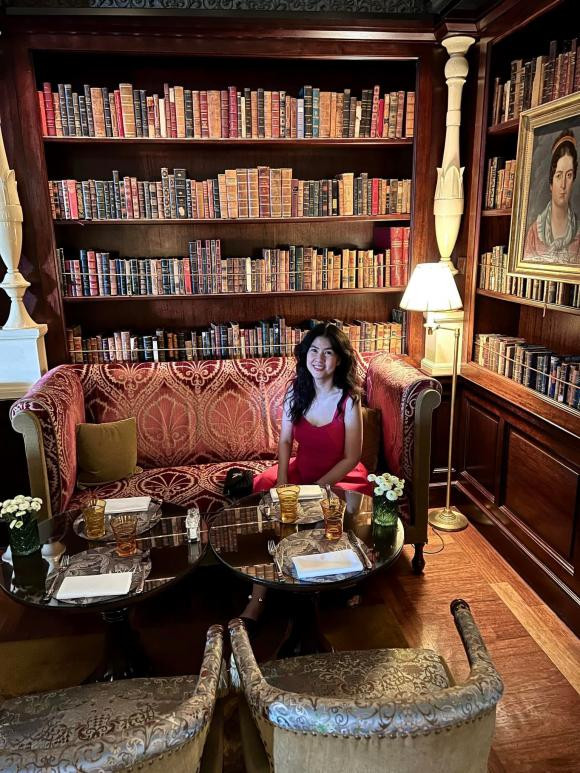 Kim Thư lên đồ dạo phố Châu Âu, trẻ đẹp như gái 18 dù U50 - Hình 5 Kim Thu len do dao pho Chau Au, tre dep nhu gai 18 du U50-Hinh-5