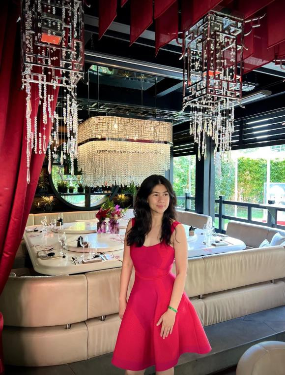 Kim Thư lên đồ dạo phố Châu Âu, trẻ đẹp như gái 18 dù U50 - Hình 10 Kim Thu len do dao pho Chau Au, tre dep nhu gai 18 du U50-Hinh-10