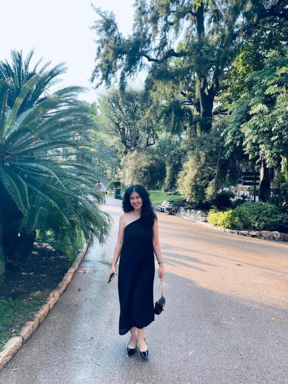 Kim Thư lên đồ dạo phố Châu Âu, trẻ đẹp như gái 18 dù U50 - Hình 14 Kim Thu len do dao pho Chau Au, tre dep nhu gai 18 du U50-Hinh-14