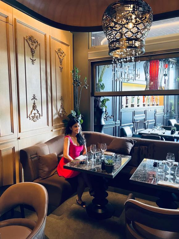 Kim Thư lên đồ dạo phố Châu Âu, trẻ đẹp như gái 18 dù U50 - Hình 9 Kim Thu len do dao pho Chau Au, tre dep nhu gai 18 du U50-Hinh-9