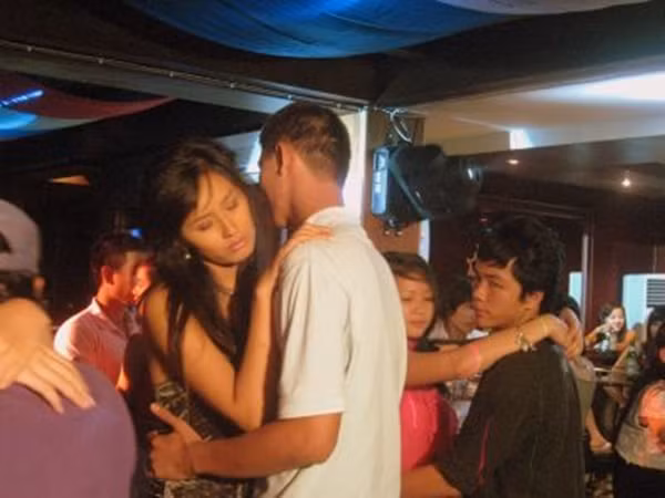 Te ngua vi su that canh say mem trong phim cua nguoi dep Viet-Hinh-7