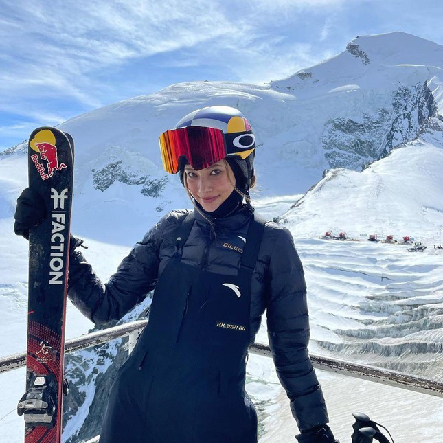 Ve dep lai cua nu VDV truot tuyet du Olympic 2022-Hinh-2