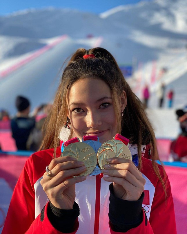 Ve dep lai cua nu VDV truot tuyet du Olympic 2022-Hinh-3