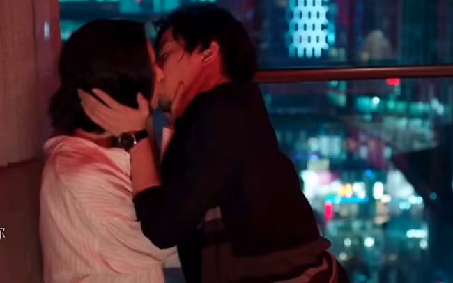 Luu Diec Phi va nguoi tinh gay bung no vi canh khoa moi-Hinh-17