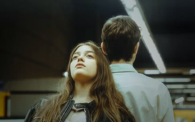 Vì dù đã yêu bao nhiêu lần đi chăng nữa thì kết quả cuối cùng vẫn là chia tay, đó là điều không vui. Bạn khiến người phụ nữ thân yêu của bạn nhiều lần nhớ lại quá khứ đau buồn của mình, bạn có thực sự quan tâm đến cô ấy? Bạn có thực sự yêu cô ấy? Nó sẽ chỉ khiến cô ấy nghĩ rằng bạn không muốn trân trọng khoảng thời gian hiện tại và làm trò cười cho cô ấy.