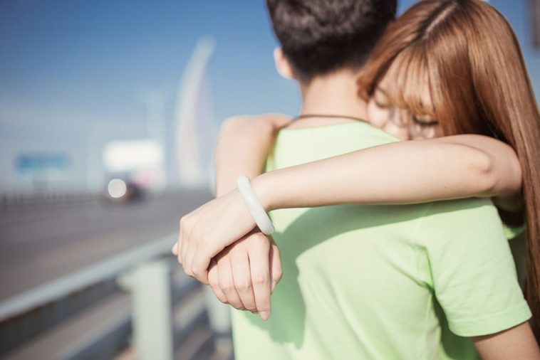 Tuy nhiên, nếu cô ấy đã từng yêu nhiều lần, bạn không nên hỏi đi hỏi lại cô ấy câu hỏi đó! Làm cho cô ấy cảm thấy như bạn không tin tưởng cô ấy.