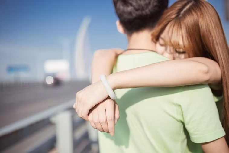 Tuy nhiên, nếu cô ấy đã từng yêu nhiều lần, bạn không nên hỏi đi hỏi lại cô ấy câu hỏi đó! Làm cho cô ấy cảm thấy như bạn không tin tưởng cô ấy.