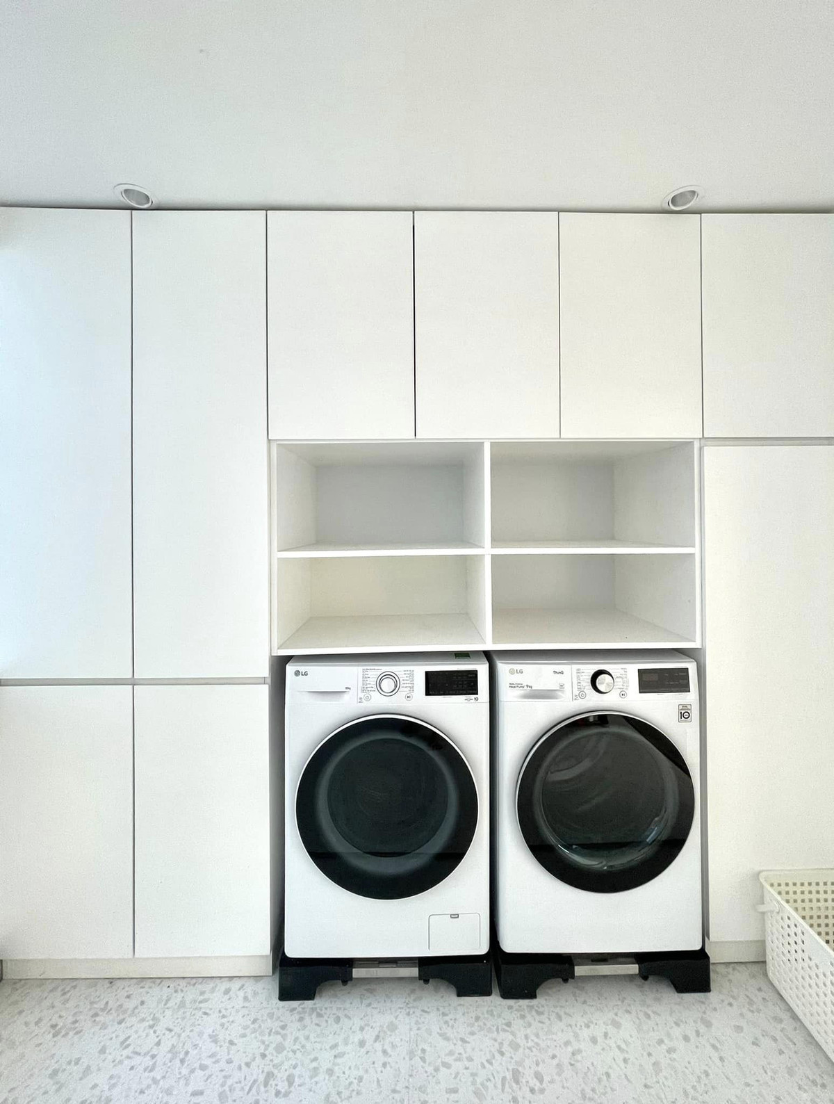 Nha pho nghe thuat day say dam, tran nhu dai lua uon quanh-Hinh-24