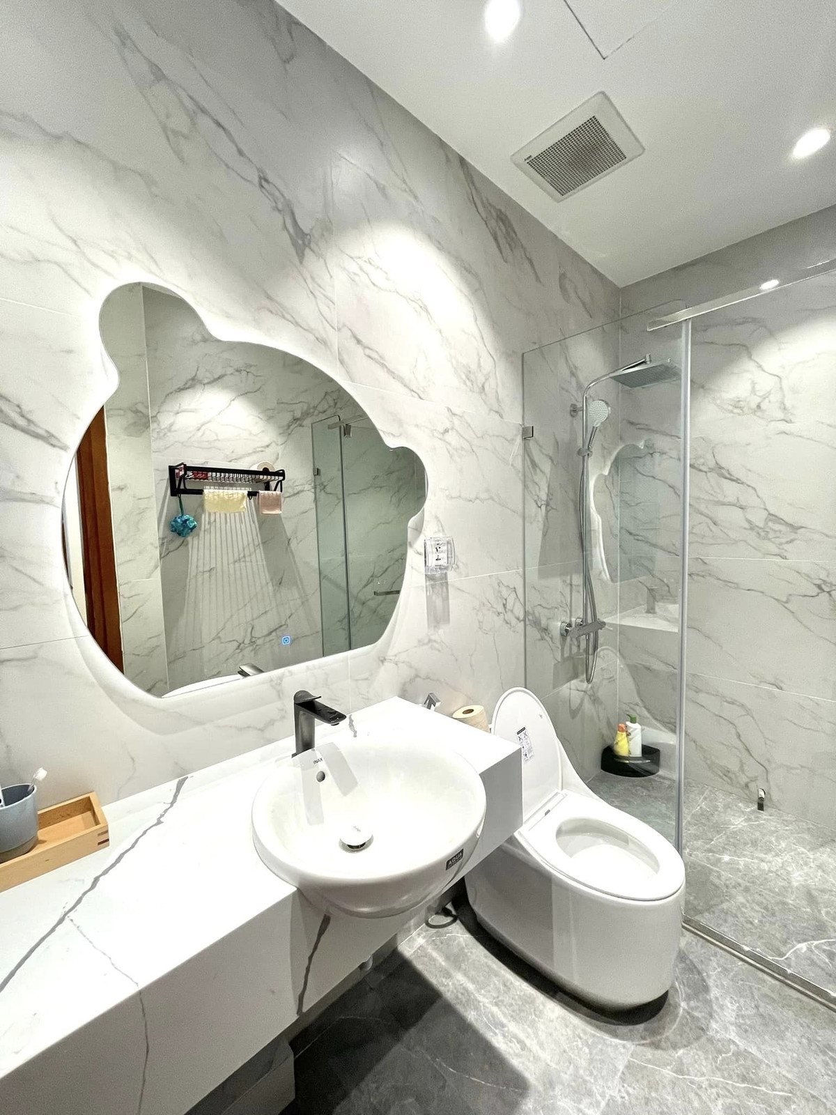 Nhà phố nghệ thuật đầy say đắm, trần như dải lụa uốn quanh - Hình 22 Nha pho nghe thuat day say dam, tran nhu dai lua uon quanh-Hinh-22