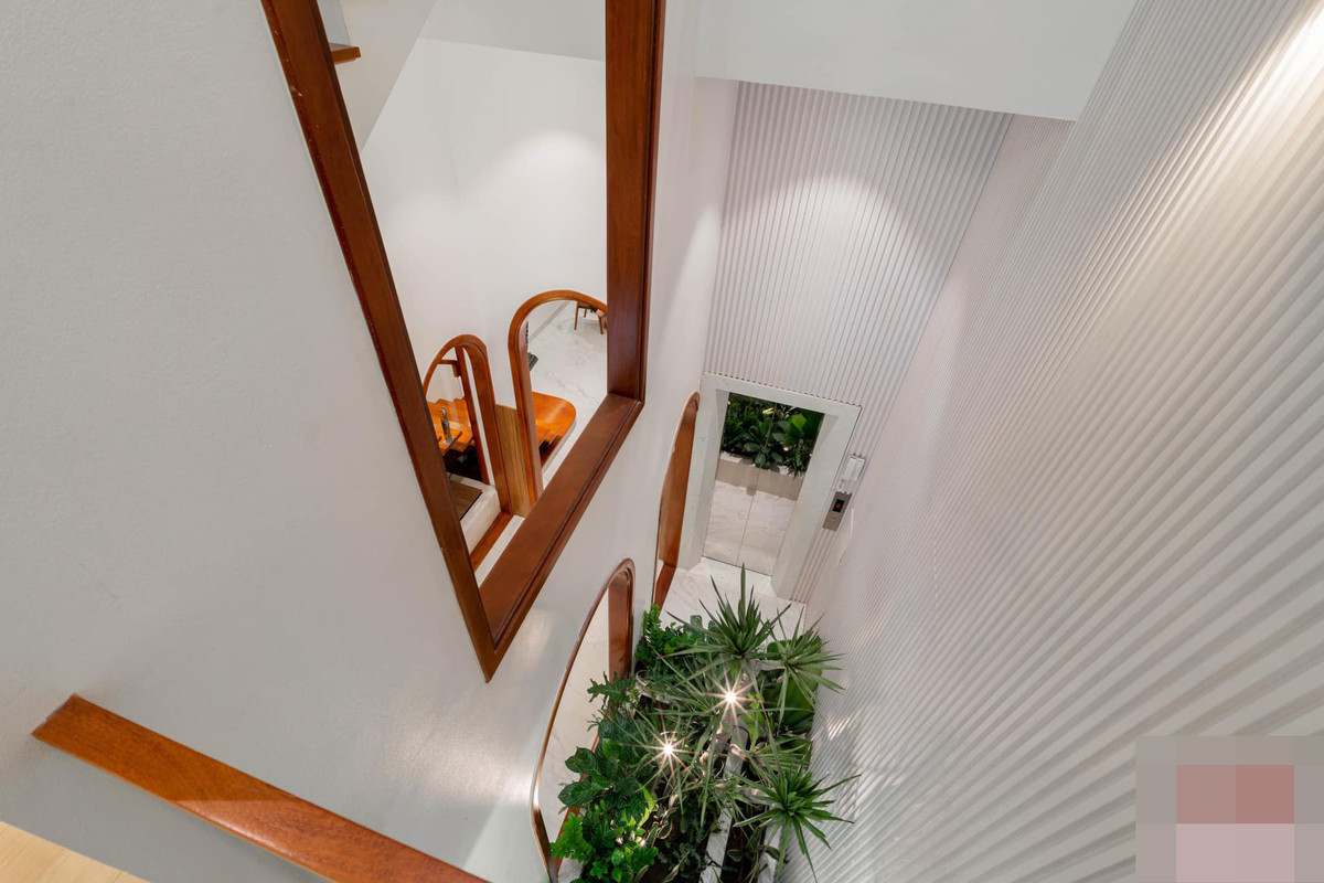 Nha pho nghe thuat day say dam, tran nhu dai lua uon quanh-Hinh-5