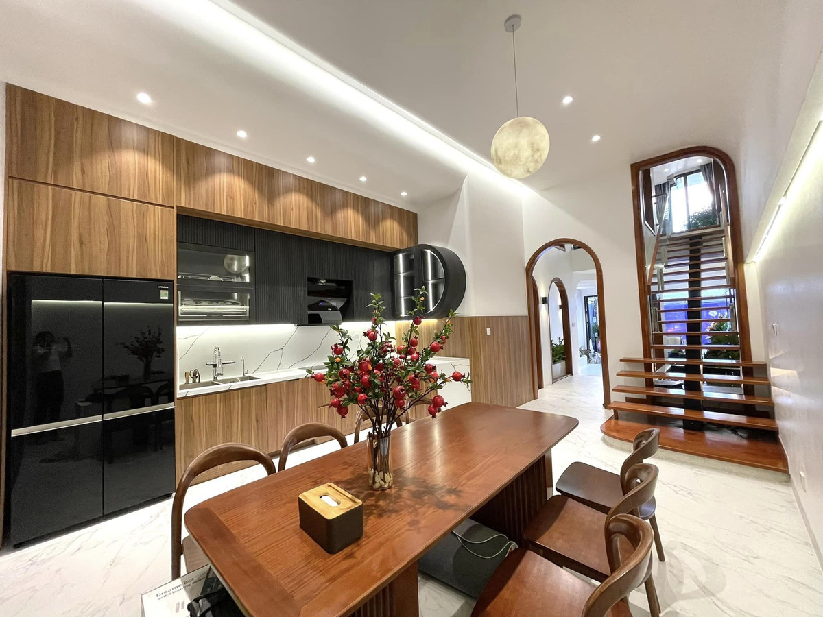 Nha pho nghe thuat day say dam, tran nhu dai lua uon quanh-Hinh-6