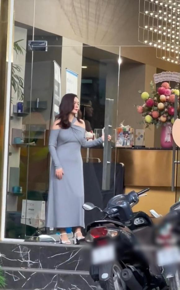 Phạm Quỳnh Anh lọt vào ống kính "team qua đường" ảnh 3