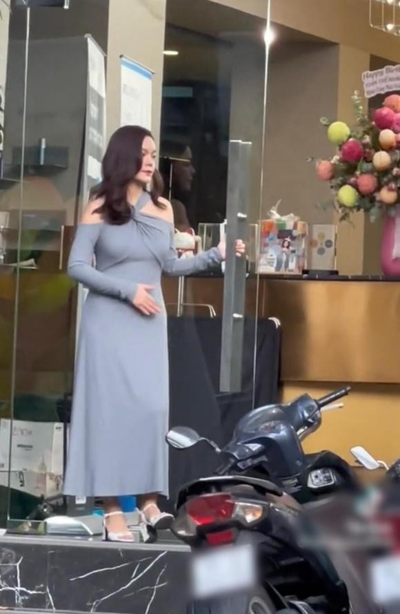 Phạm Quỳnh Anh lọt vào ống kính "team qua đường" ảnh 2