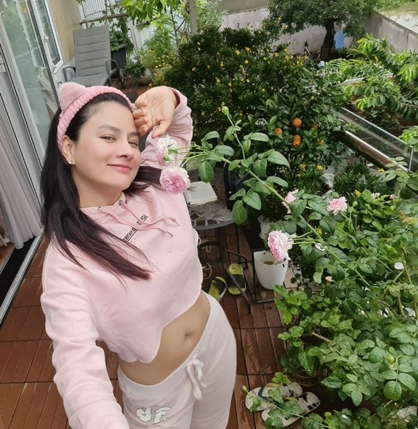 Vòng eo 56cm và đôi chân dài miên man của Vũ Thu Phương - Hình 11 Vong eo 56cm va doi chan dai mien man cua Vu Thu Phuong-Hinh-11